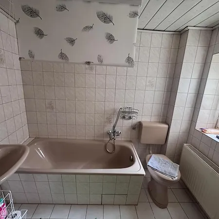- Fahrstuhl - 2 Schlafzimmer - Kueche - Wlan - Parkplatz - 6 Schlafplaetze - Wanne - Apartmán *