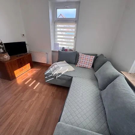 Apartmán - Fahrstuhl - 2 Schlafzimmer - Kueche - Wlan - Parkplatz - 6 Schlafplaetze - Wanne - Ronneburg (Thuringia)