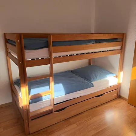 - Fahrstuhl - 2 Schlafzimmer - Kueche - Wlan - Parkplatz - 6 Schlafplaetze - Wanne - * Ronneburg (Thuringia)